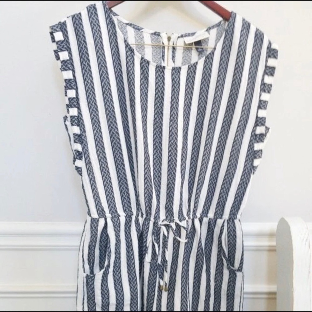 Adorable striped romper with side pockets!!!
